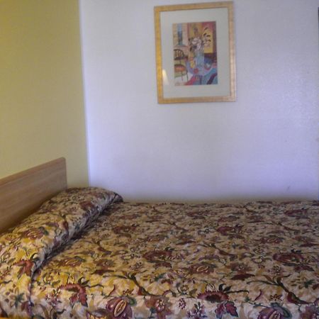 بيكرسفيلد Best Economy Inn & Suites الغرفة الصورة